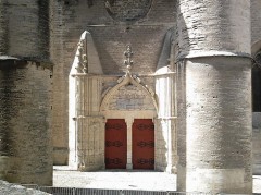 26 double porte entrée cathédrale st pierre dim (929 x 696).jpg