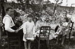 souvenirs,enfance,grand mère,jardin,chaises,tables,culture