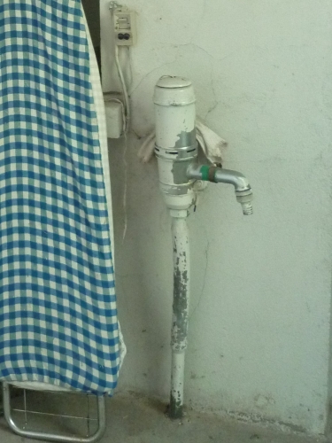 souvenirs,enfance,eau,citerne,maison,pompe à eau